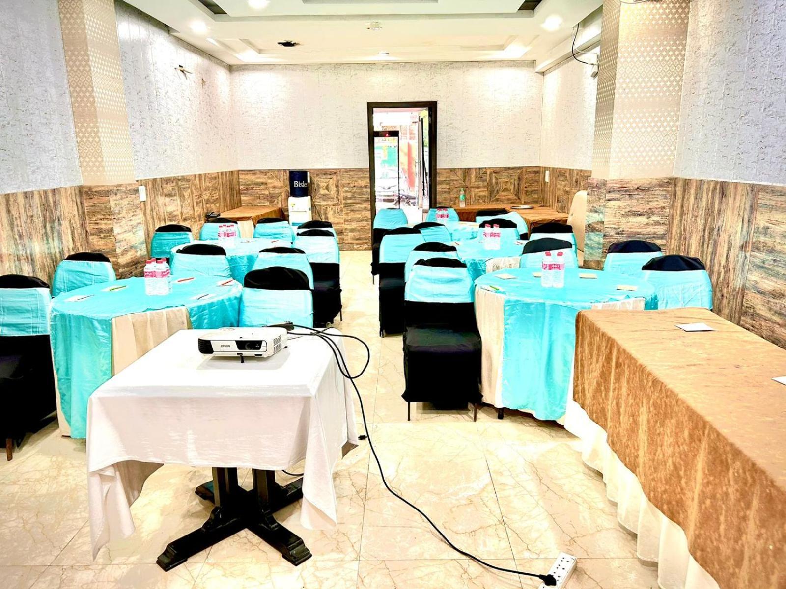 Hotel The Tomar Hospitality Nueva Delhi Exterior foto