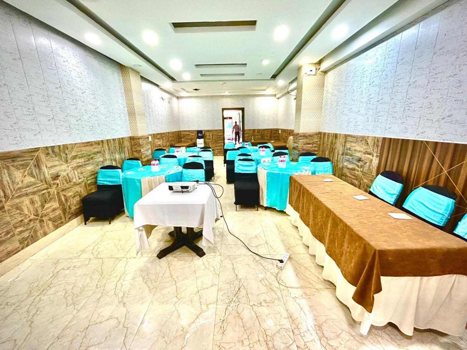 Hotel The Tomar Hospitality Nueva Delhi Exterior foto