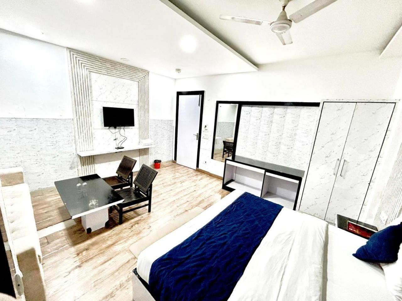 Hotel The Tomar Hospitality Nueva Delhi Exterior foto