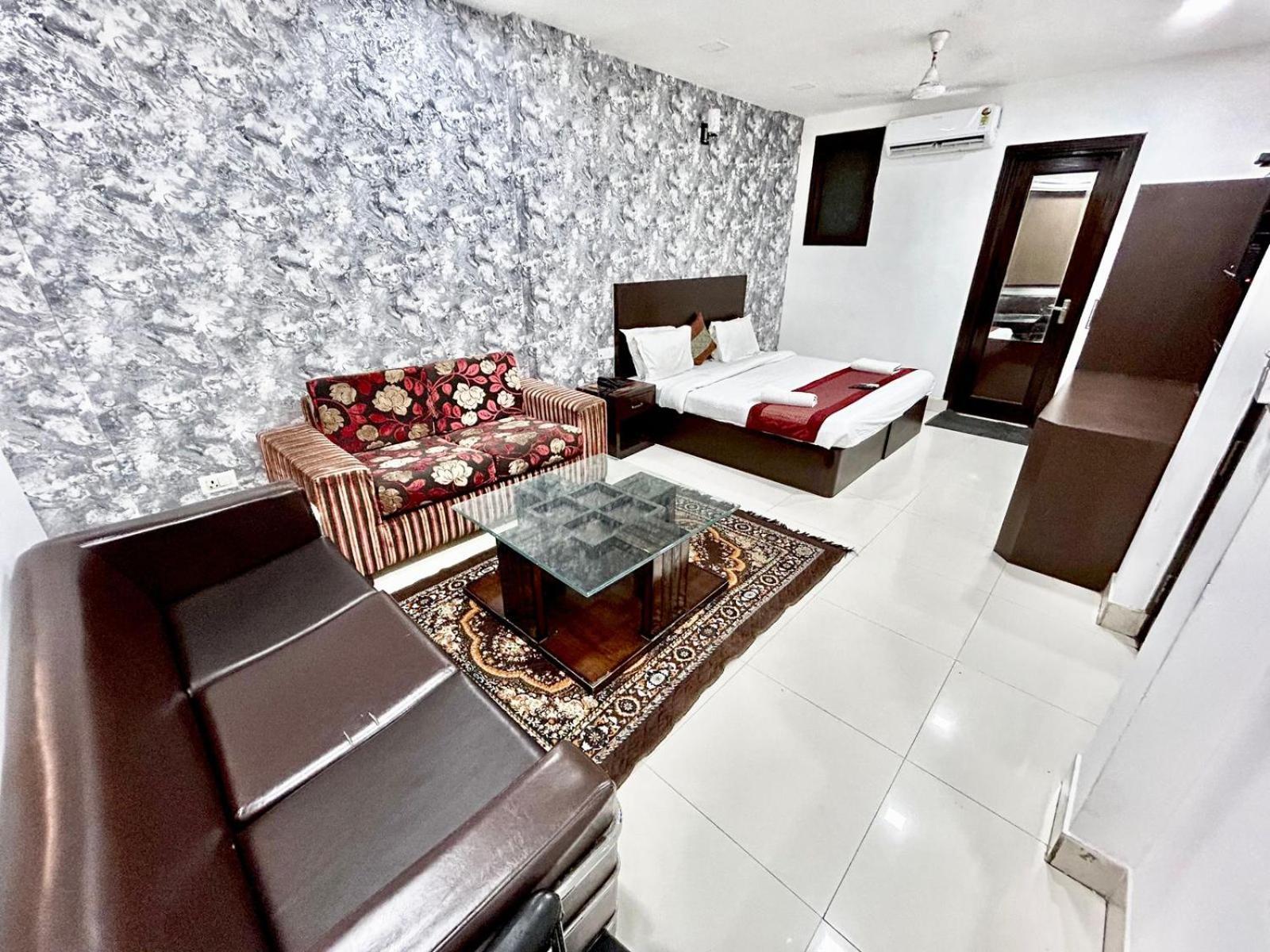 Hotel The Tomar Hospitality Nueva Delhi Exterior foto