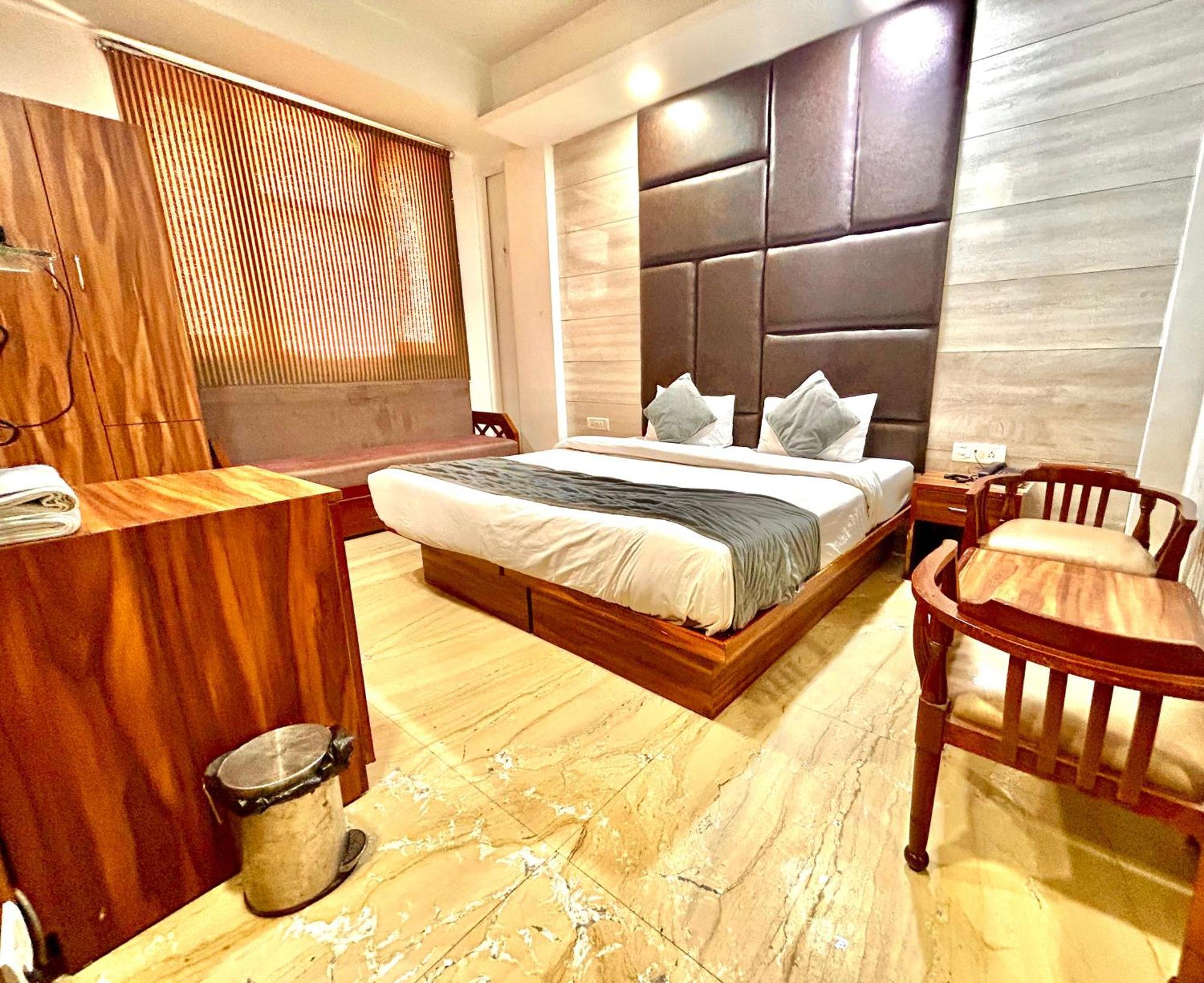 Hotel The Tomar Hospitality Nueva Delhi Exterior foto